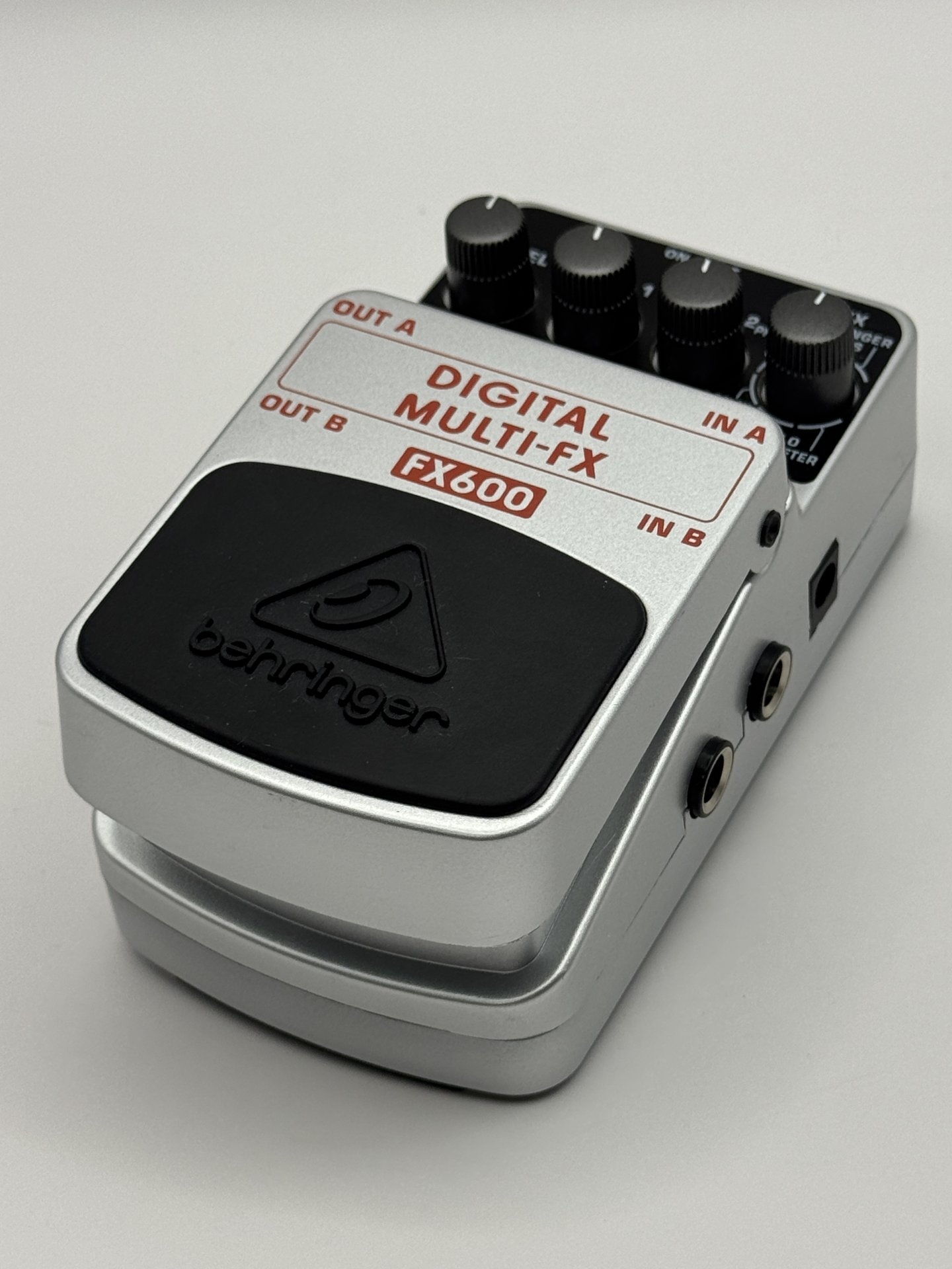 Behringer FX600 Digital Multi-FX Multi-Effect/Flanger/chorus/phaser/delay/tremolo/pitch shifter Процесор Втора Употреба