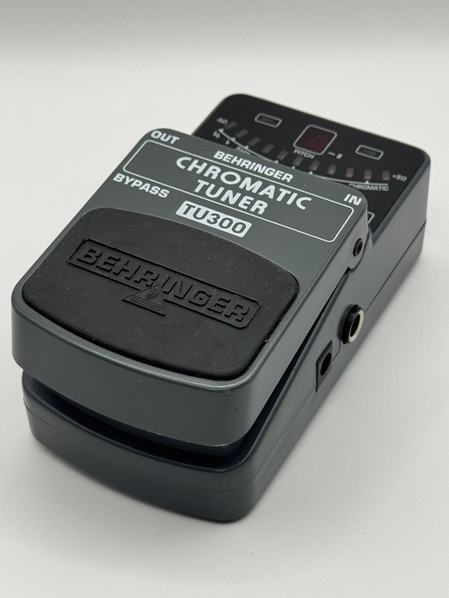 Behringer TU300 Chromatic Tuner Tuner Педал Втора Употреба