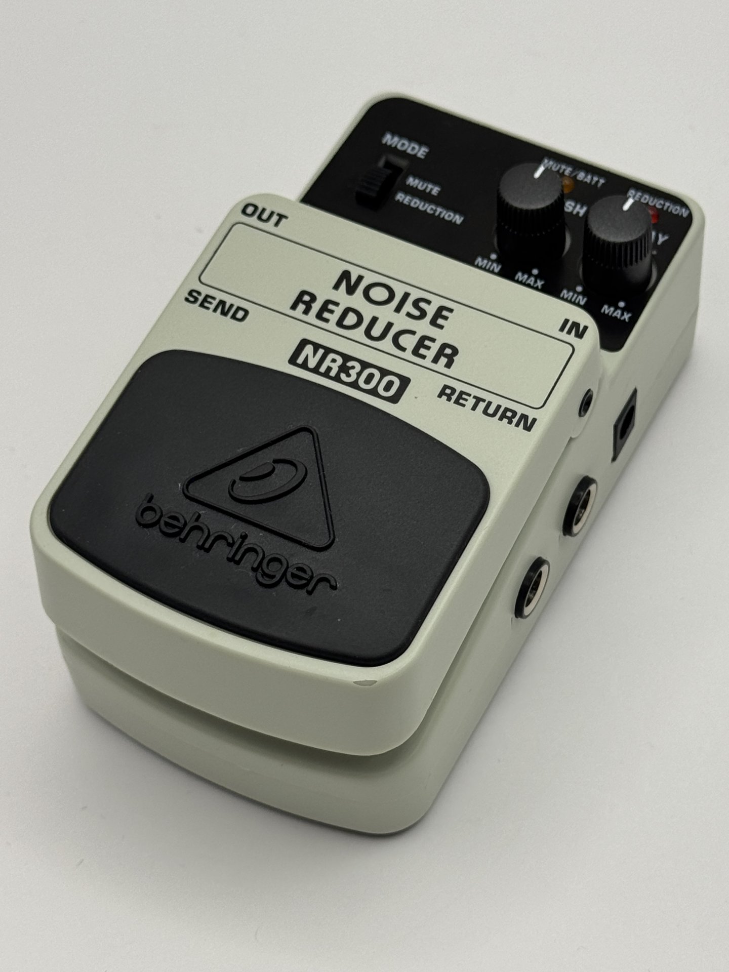 Behringer NR300 Noise Reducer Noise Gate Педал Втора Употреба